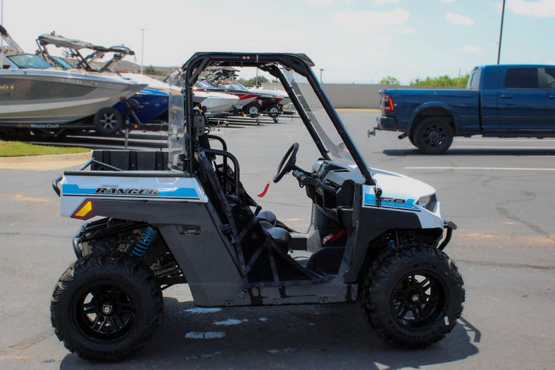 2022 Polaris RANGER 150 EFI WHITE LIGHTNING AND SKY BLUE Image 2
