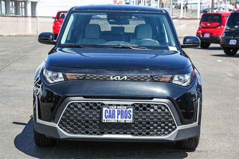 New 2025 Kia Soul LXImage 3