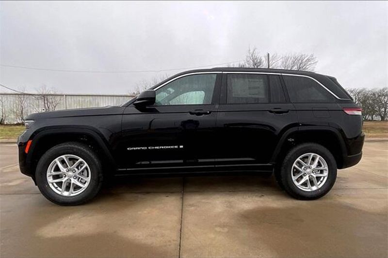 2025 Jeep Grand Cherokee Laredo X 4x2Image 13