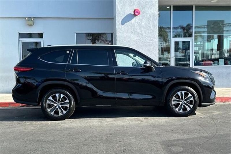 2022 Toyota Highlander XLEImage 3