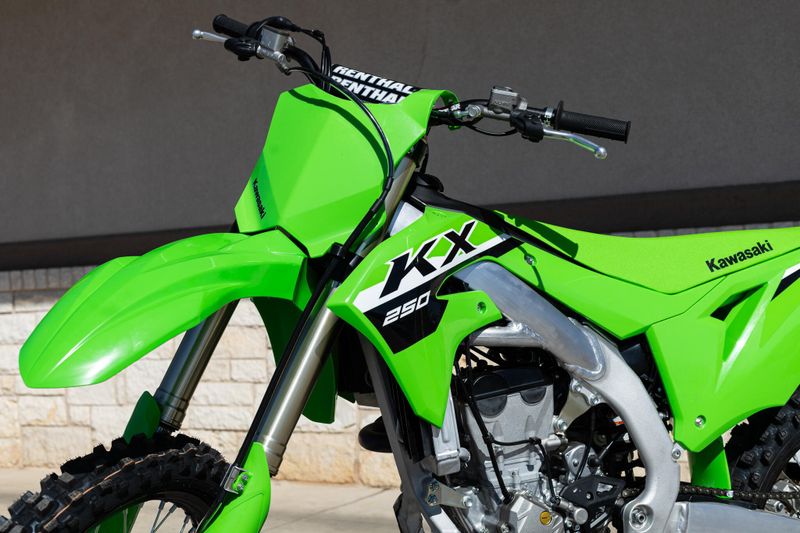 2025 Kawasaki KX250 LIME GREENImage 8