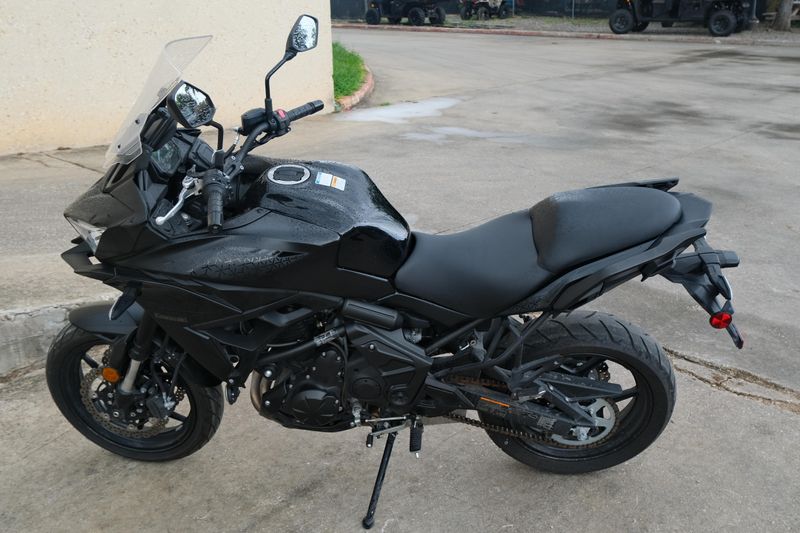 2023 Kawasaki VERSYS 650 LT METALLIC SPARK BLACK AND METALLIC FLAT SPARK BLACK Image 6