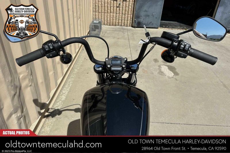 2020 Harley-Davidson Softail in a BILLARD RED/BLK W/PINSTRIPE exterior color. BMW Motorcycles of Temecula – Southern California (951) 506-6903 bmwmotorcyclesoftemecula.com 