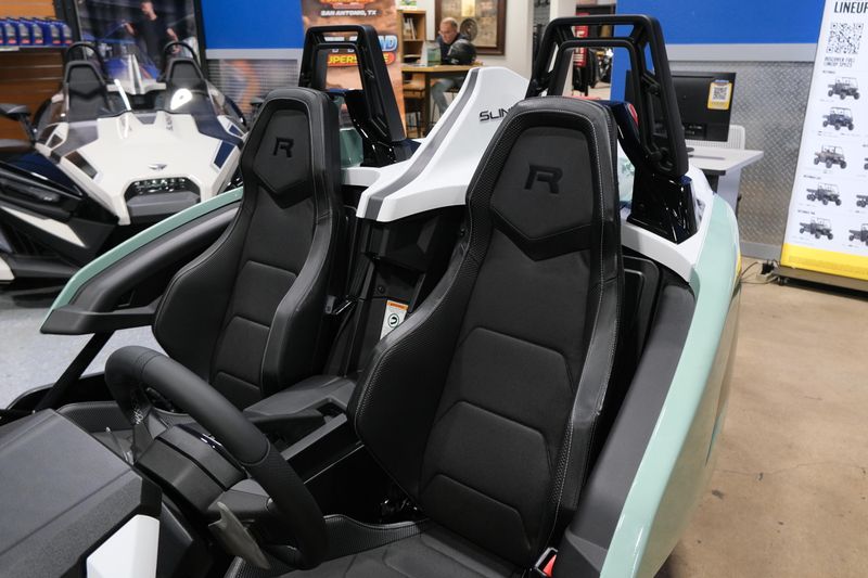 NEW 2026 POLARIS SLINGSHOT R AUTODRIVE Image 8