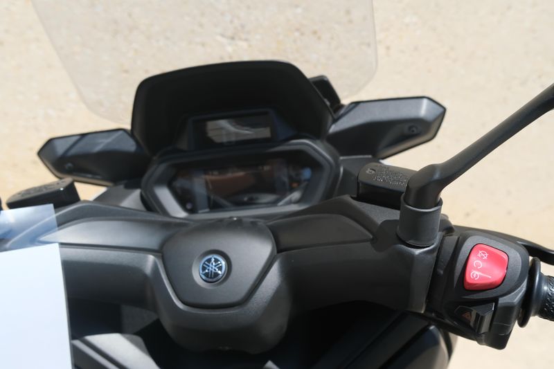 2024 Yamaha XMAX GRAY Image 17