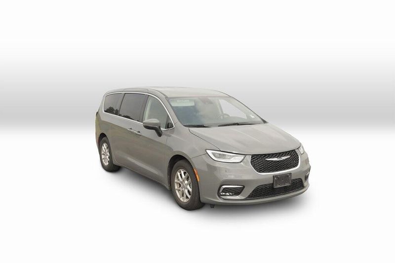2023 Chrysler Pacifica Touring LImage 7