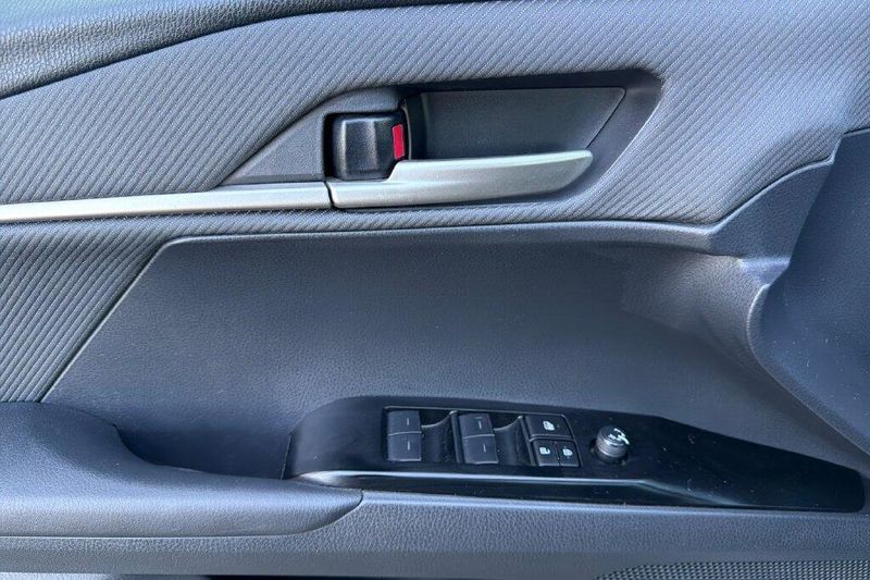 Used 2025 Toyota Camry SEImage 10