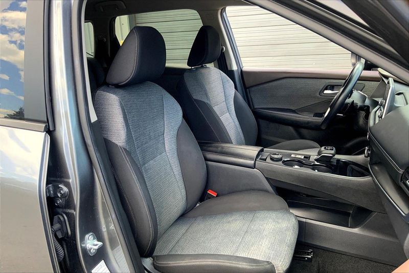 2023 Nissan Rogue SV photo 7