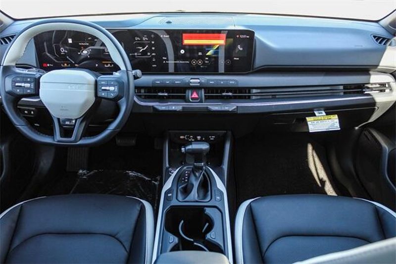 2025 Kia K4 GT-LineImage 5