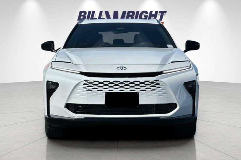 New 2026 Toyota Crown Signia XLEImage 8