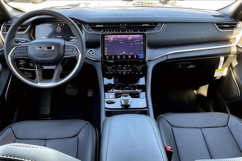 New 2025 Jeep Grand Cherokee Limited 4x4Image 4