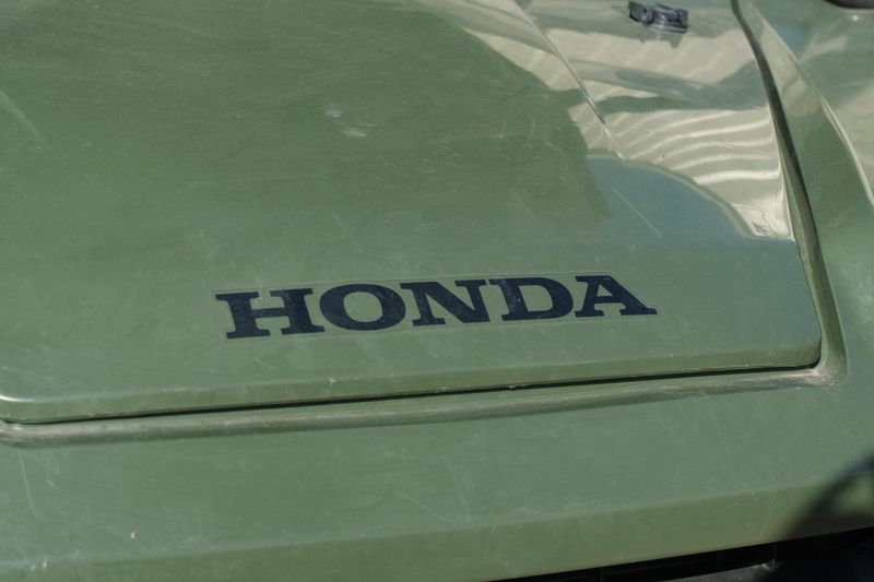 USED 2023 HONDA PIONEER 10006 CREW  DELUXE Image 11