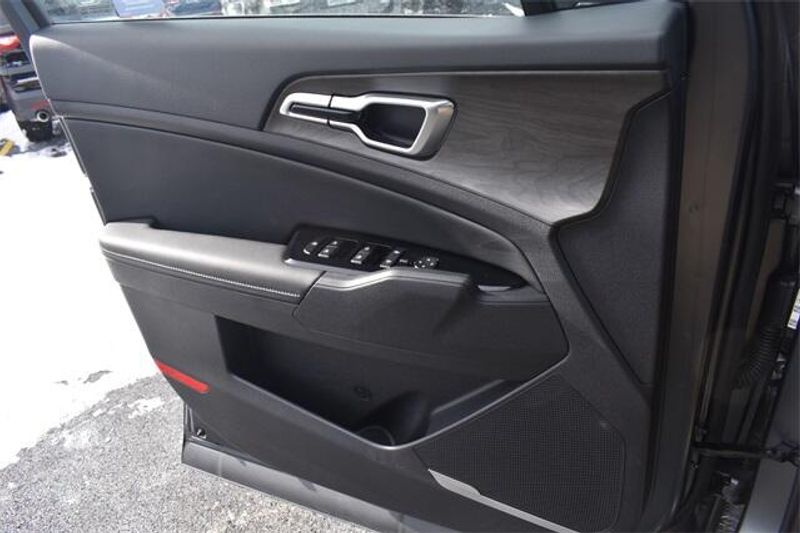 New 2025 Kia Sportage Plug-In Hybrid X-LineImage 34