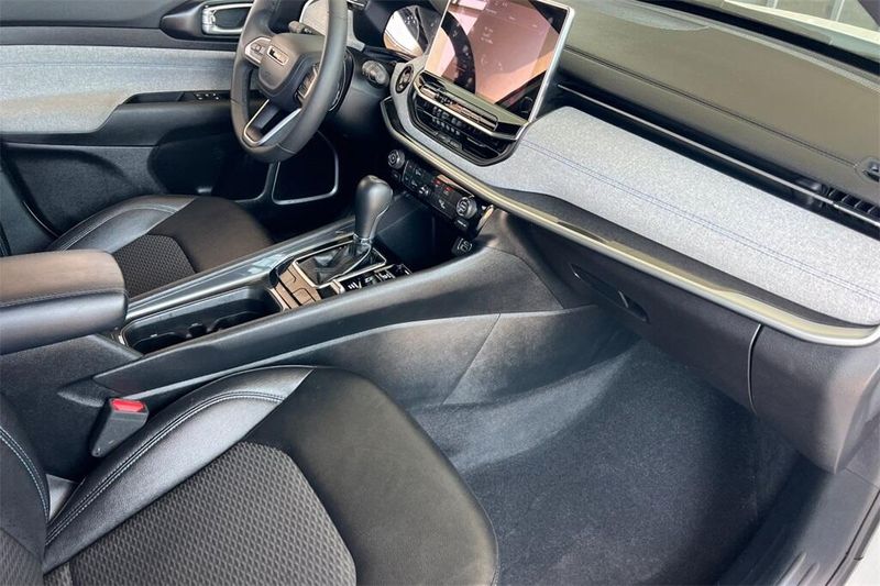 2024 Jeep Compass Latitude photo 16