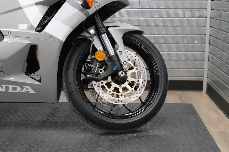 NEW 2026 HONDA CBR600RR Image 9