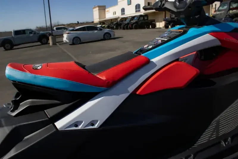 2025 Yamaha JETBLASTER DLX 2UP IMPERIAL RED AND BLACK Image 4