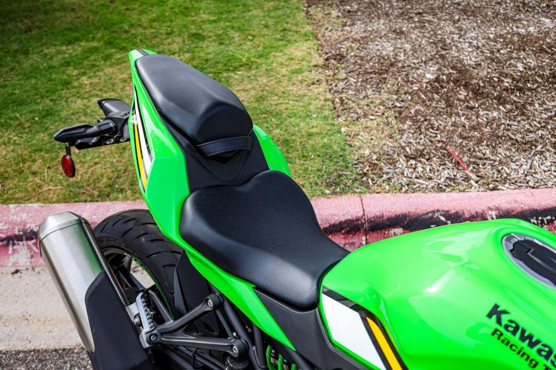 2025 Kawasaki NINJA ZX4RR ABS KRT EDITION ABS LIME GREEN AND EBONY AND PEARL BLIZZARD WHITE Image 9
