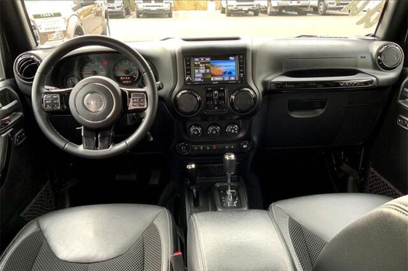 2017 Jeep Wrangler Unlimited Sahara photo 15