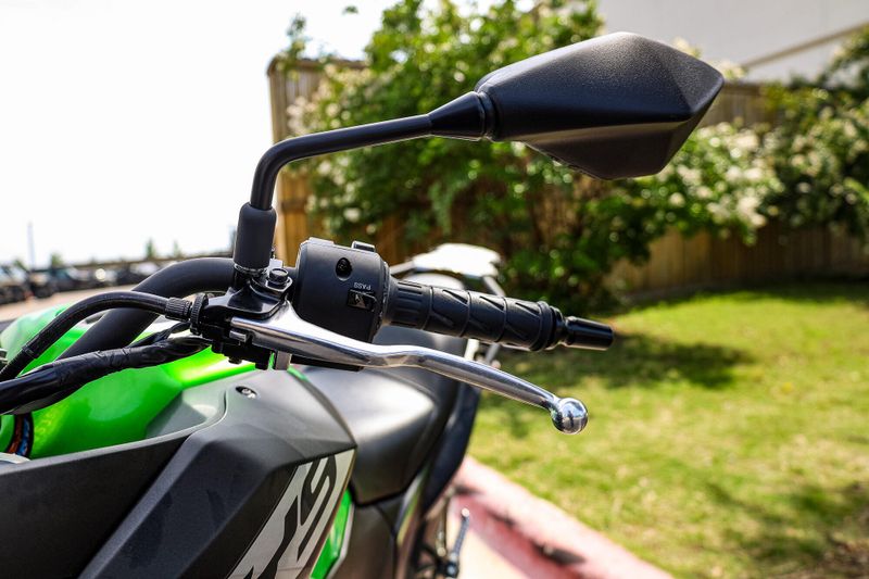 2025 Kawasaki VERSYSX 300  CANDY LIME GREEN AND METALLIC FLAT SPARK BLACK Image 28