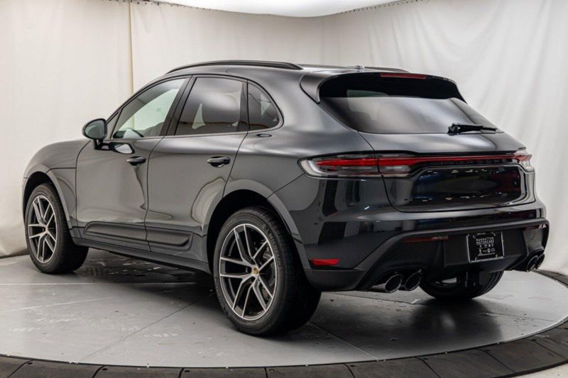 2024 Porsche Macan Image 3