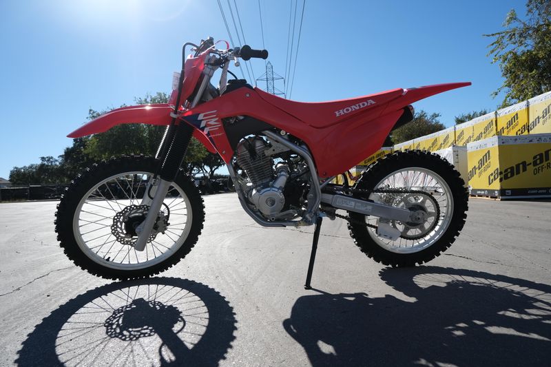 2025 Honda CRF 250F REDImage 1