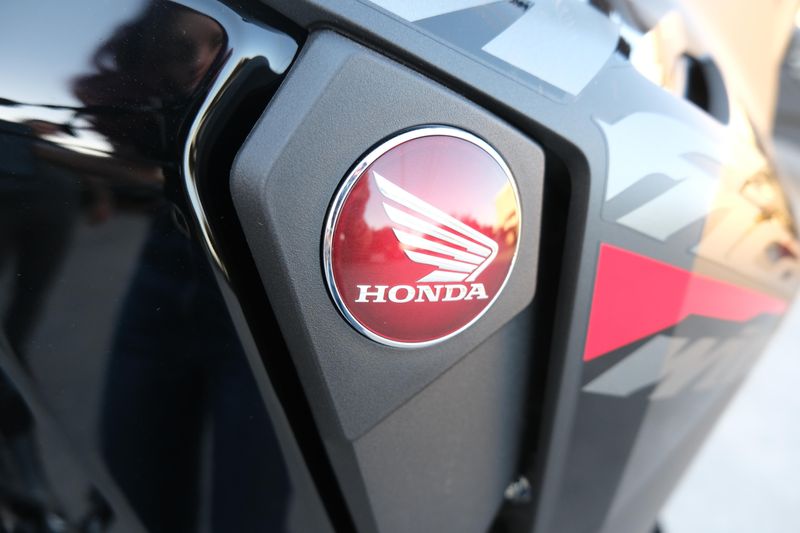 2025 Honda AFRICA TWIN MATTE BLACK METALLICImage 8