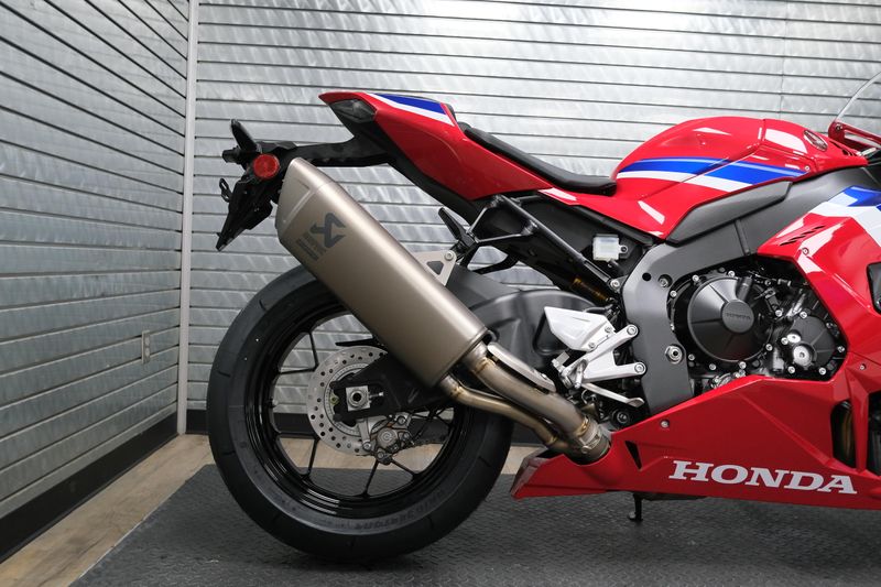 NEW 2026 HONDA CBR1000RRR FIREBLADE SP Image 18