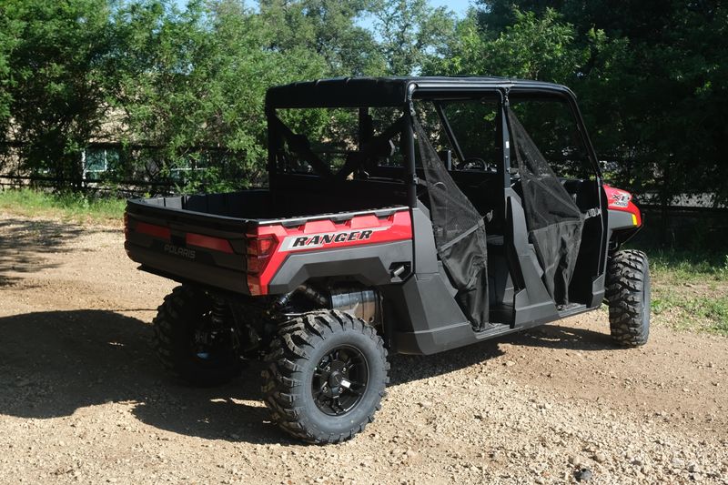 2025 Polaris RANGER CREW XP 1000 PREMIUM SUNSET RED Image 3