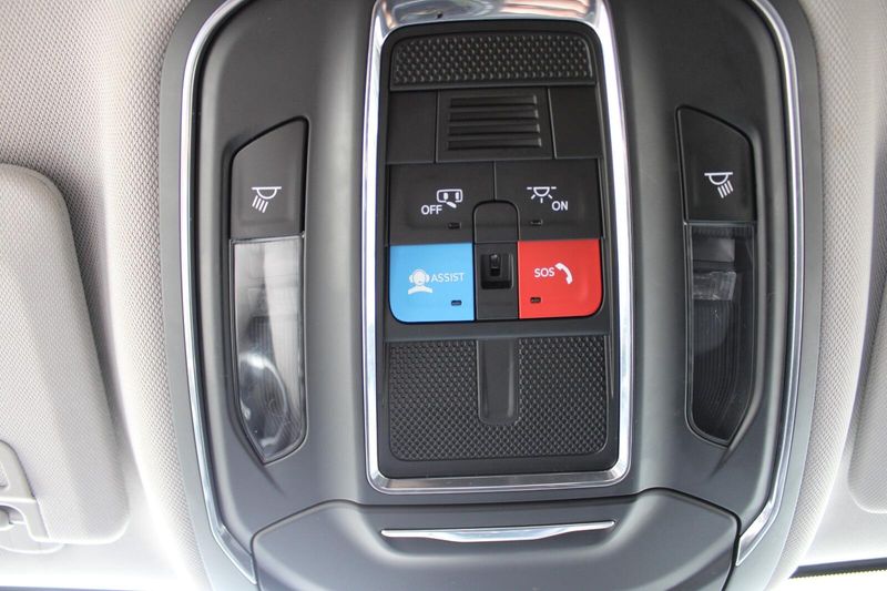 2023 Jeep Grand Cherokee Laredo photo 16