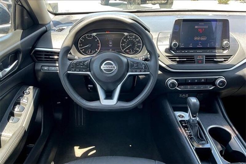 Used 2022 Nissan Altima 2.5 SVImage 4