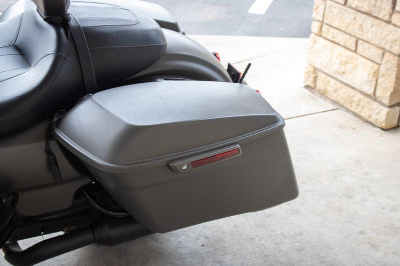 USED 2019 HARLEY STREET GLIDE SPECIAL Image 17