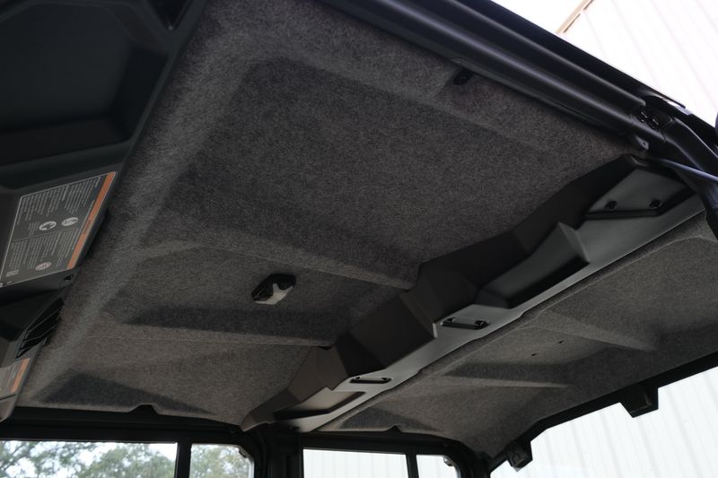 NEW 2026 CAN-AM DEFENDER MAX XT CAB HD11 WITH 1025 INCH TOUCHSCREEN Image 21