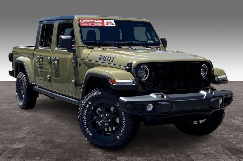 2025 Jeep Gladiator Willys photo 2