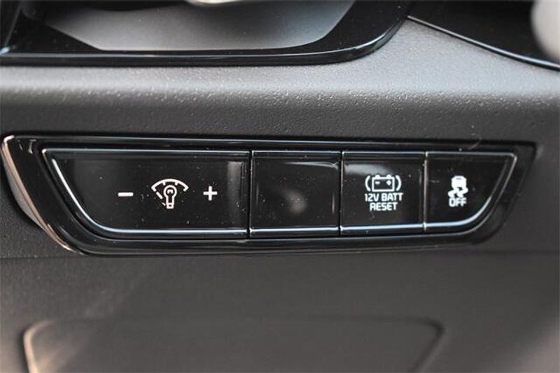 New 2025 Kia Niro EX TouringImage 24