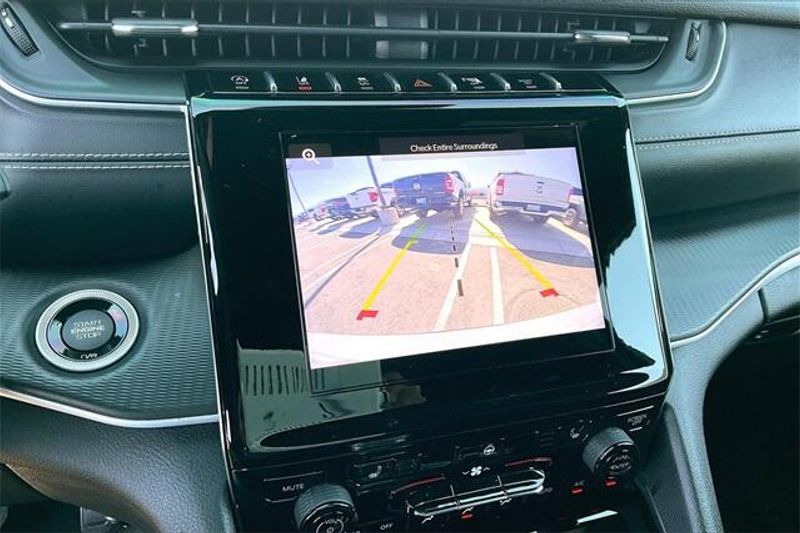 2023 Jeep Grand Cherokee Altitude photo 19