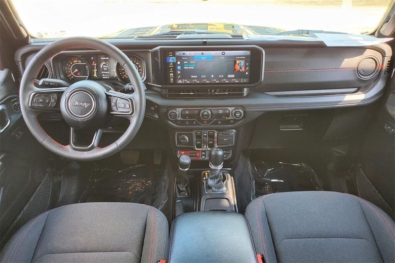2024 Jeep Wrangler Rubicon photo 22