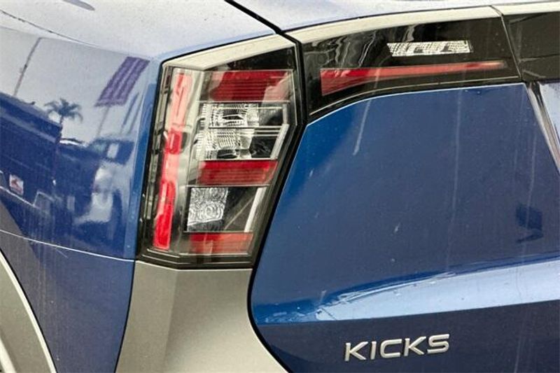 New 2025 Nissan Kicks SVImage 21