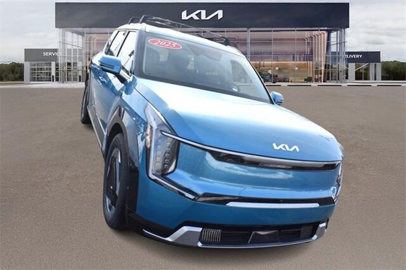 2025 Kia EV9 LandImage 9