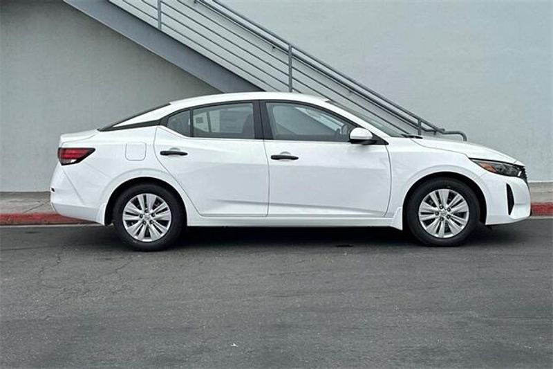 New 2025 Nissan Sentra SImage 2