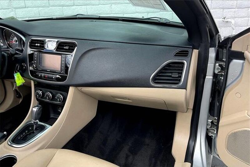 Used 2012 Chrysler 200 LimitedImage 16