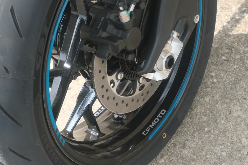 2025 CFMOTO 675 SS NEBULA BLACK Image 21
