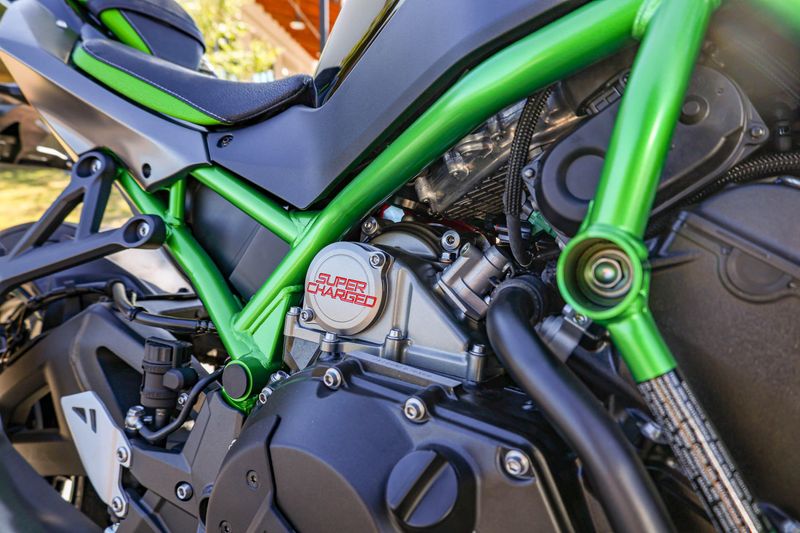 NEW 2025 KAWASAKI Z H2 SE ABS Image 11