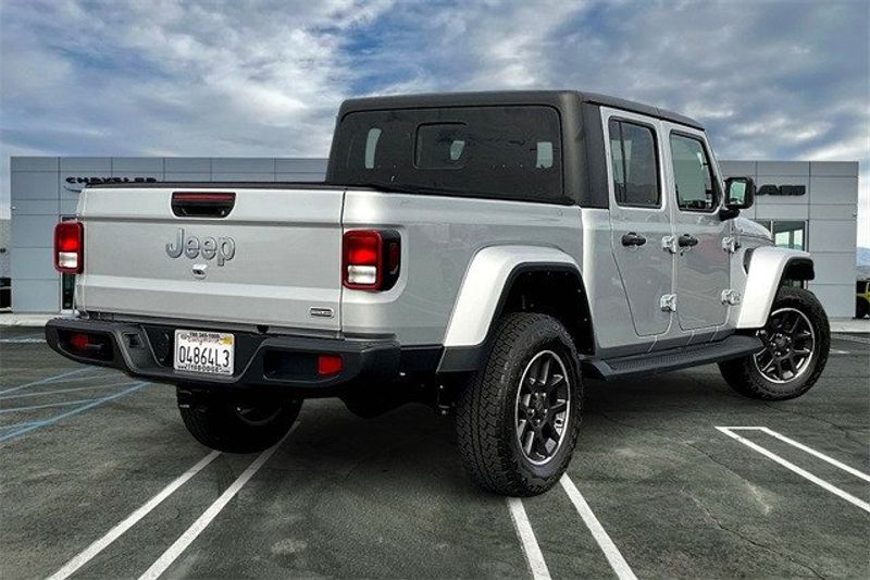 2022 Jeep Gladiator OverlandImage 13