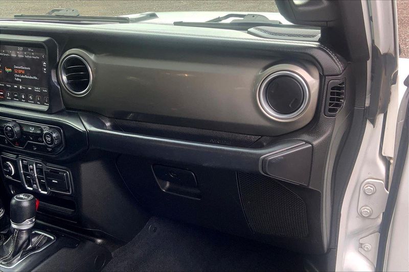 2019 Jeep Wrangler Unlimited Sahara photo 16