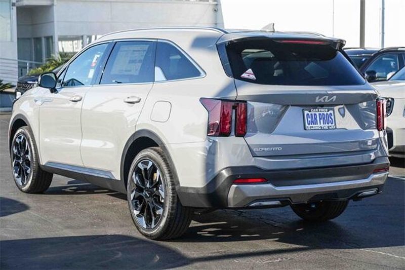 New 2025 Kia Sorento EXImage 13