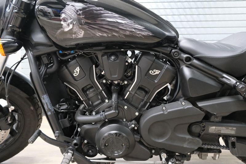 USED 2025 INDIAN MOTORCYCLE SCOUT BOBBER LIMITED WITH TECHNOLOGY PACKAGE BLACK METALLIC Image 14