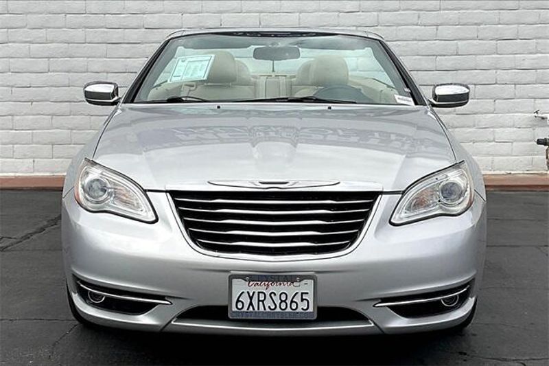 Used 2012 Chrysler 200 LimitedImage 2