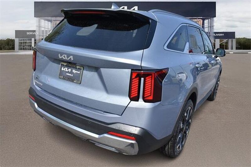 New 2025 Kia Sorento SXImage 3