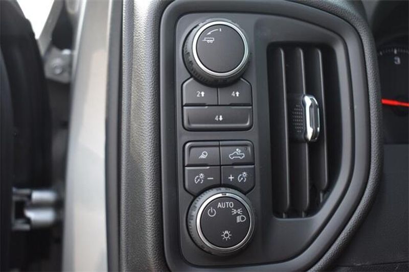 2025 Chevrolet Silverado 2500HD CustomImage 25