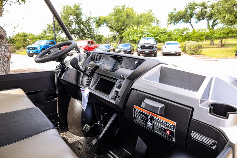 New 2026 Kawasaki MULE PROFXT 1000 LE RANCH EDITION   METALLIC PHANTOM SILVER Image 3